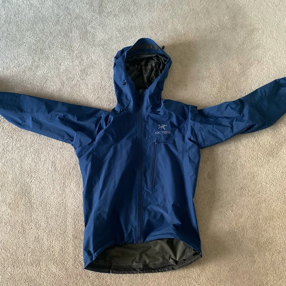 XS Arcteryx Gore-Tex Men’s Jacket (Deep Blue) - Picture 1 of 7